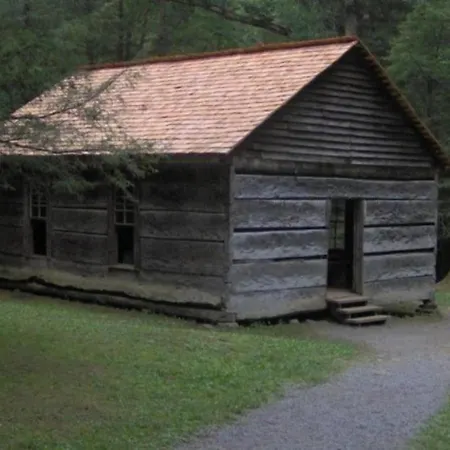 Sunset Ridge Cabin - A Romantic Smoky Mountain Escape Or Family Getaway With Privacy - Behind Dollywood, Large Game Room, Jacuzzi Tub, Fire Pit, Large Wrap-Around Deck, And More-3