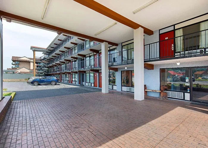 Americana Inn A Travelodge By Wyndham