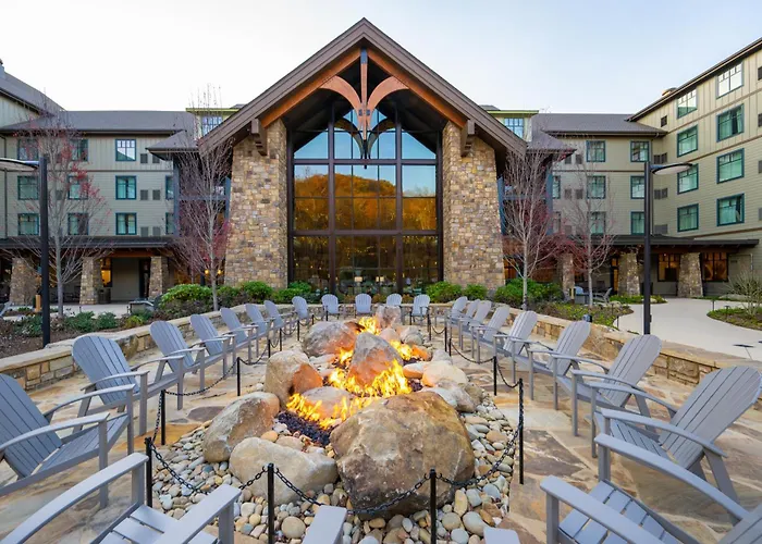 Family Hotel: Dollywood'S Heartsong Lodge & Resort