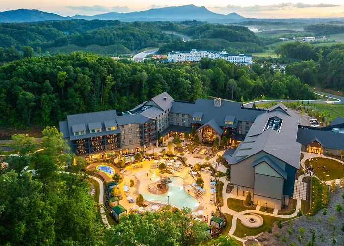 Family Hotel: Dollywood'S Heartsong Lodge & Resort