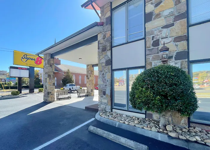 Super 8 By Wyndham Downtown