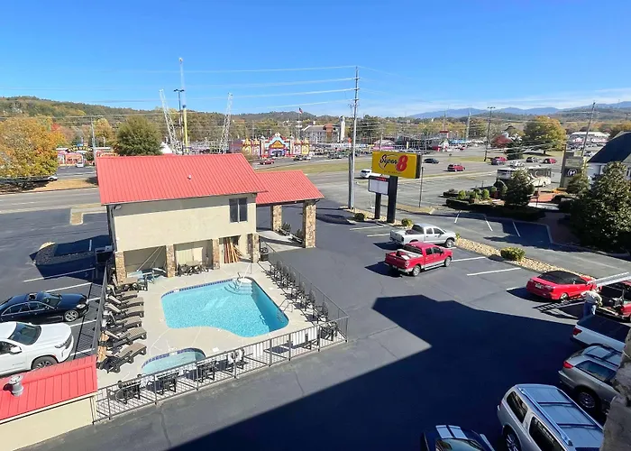 Super 8 By Wyndham Downtown